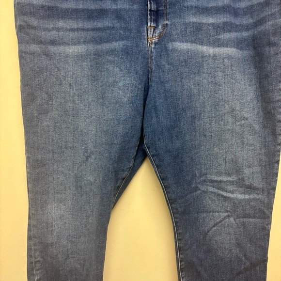 Good American Good Legs Jeans - Picture 7 of 11